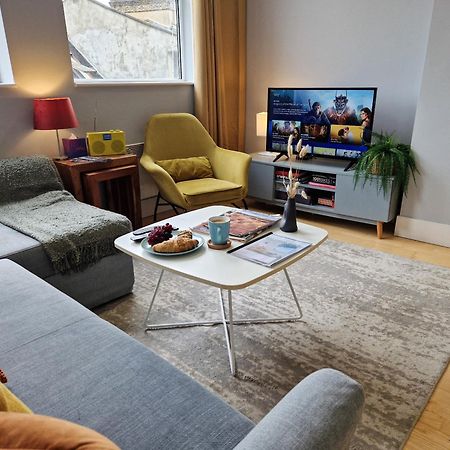 1-Bed Apartment, Close To Kensington Olympia With Free Wi-Fi & Netflix London Exterior photo