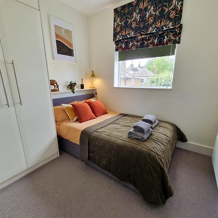 1-Bed Apartment, Close To Kensington Olympia With Free Wi-Fi & Netflix London Exterior photo