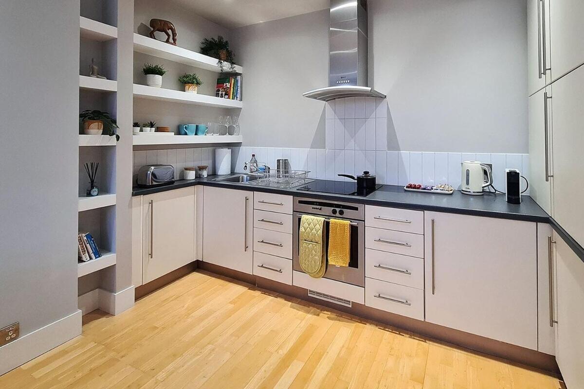 1-Bed Apartment, Close To Kensington Olympia With Free Wi-Fi & Netflix London Exterior photo