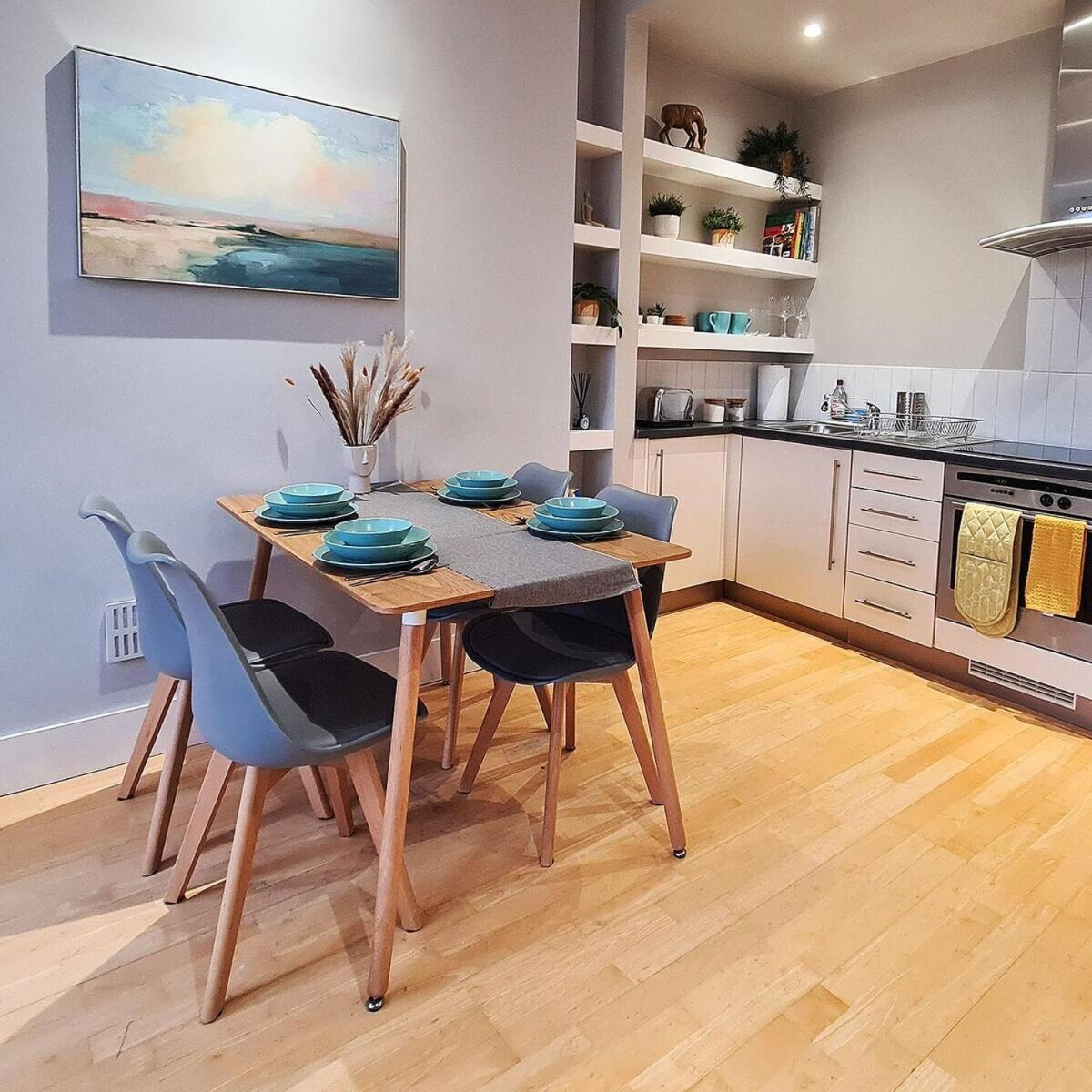 1-Bed Apartment, Close To Kensington Olympia With Free Wi-Fi & Netflix London Exterior photo