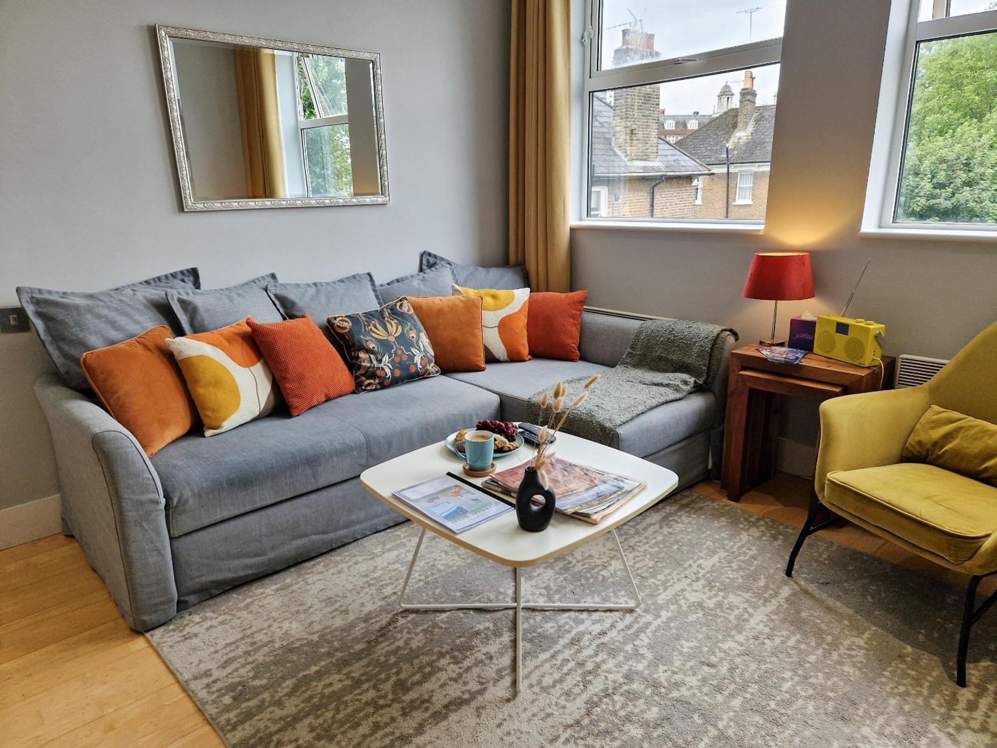 1-Bed Apartment, Close To Kensington Olympia With Free Wi-Fi & Netflix London Exterior photo
