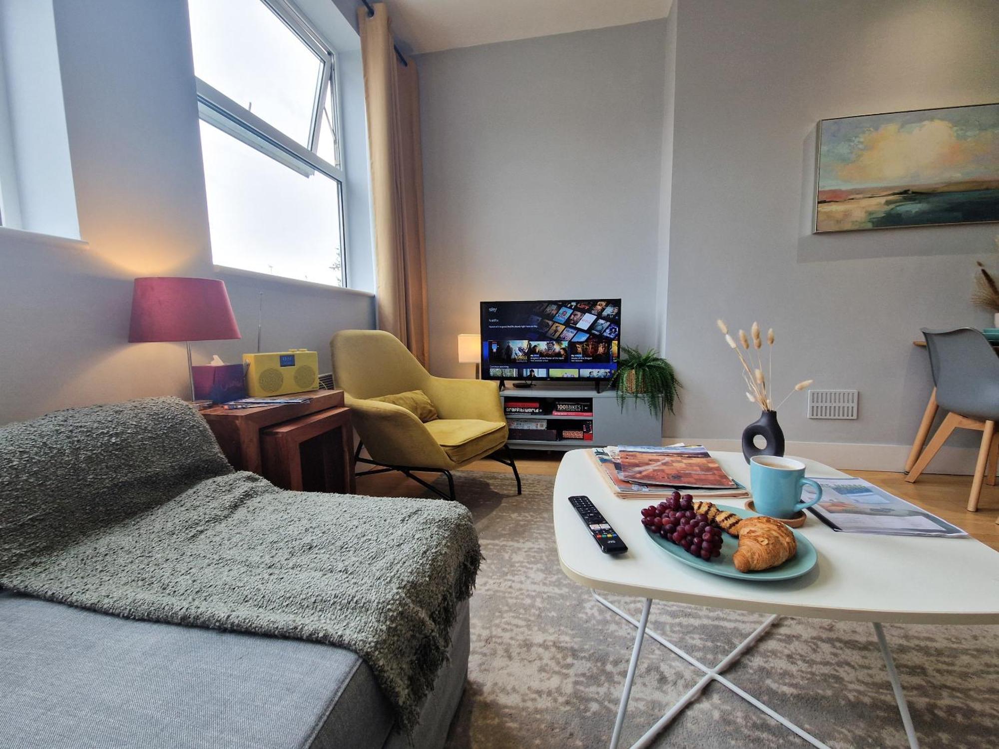 1-Bed Apartment, Close To Kensington Olympia With Free Wi-Fi & Netflix London Exterior photo