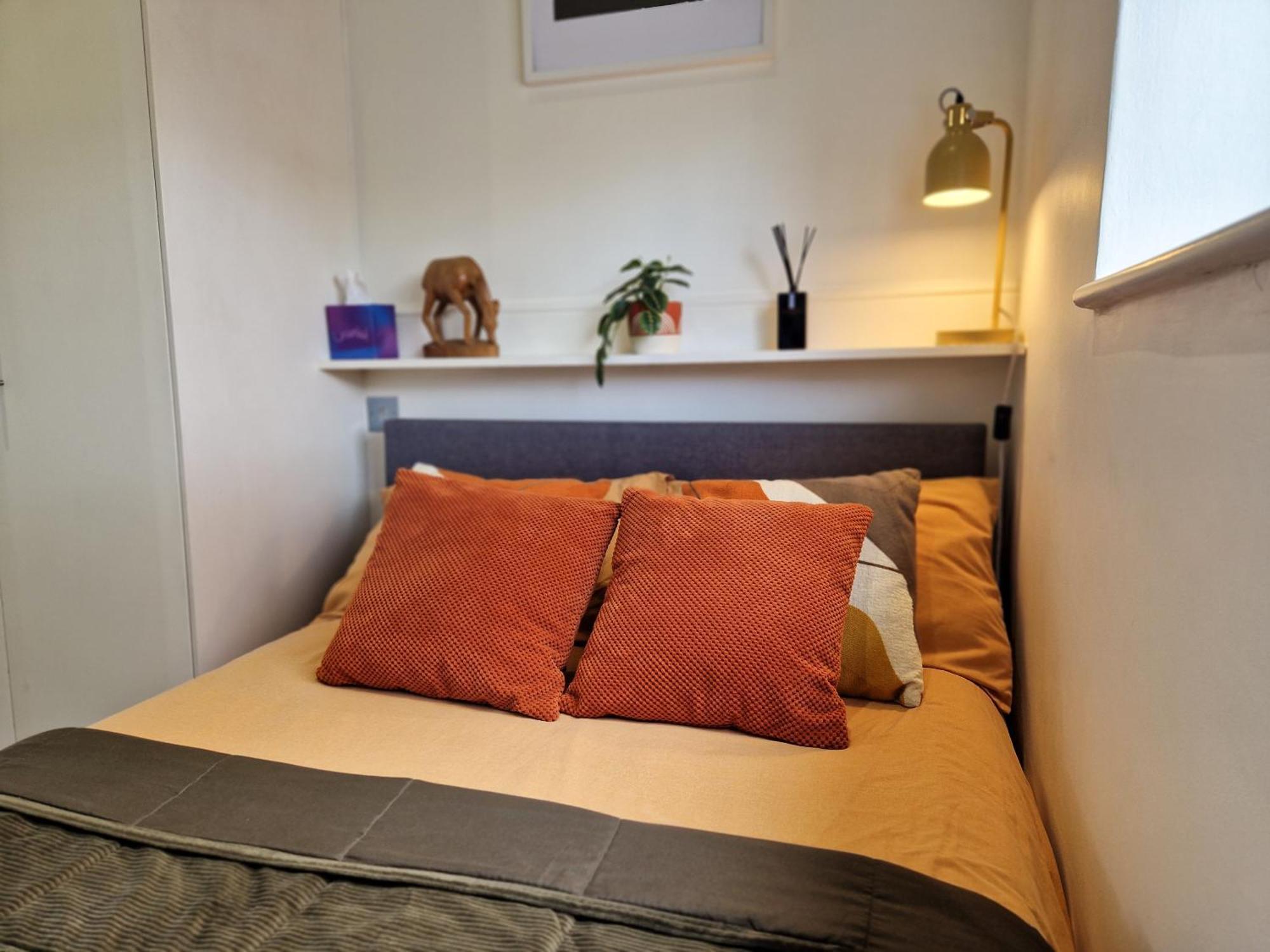 1-Bed Apartment, Close To Kensington Olympia With Free Wi-Fi & Netflix London Exterior photo