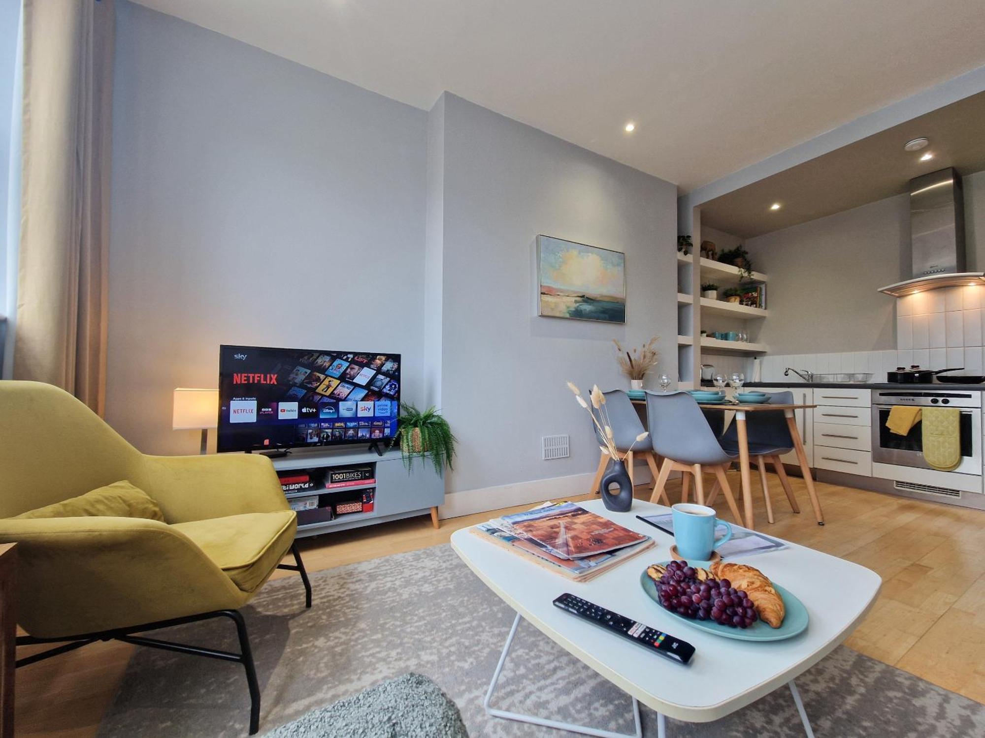 1-Bed Apartment, Close To Kensington Olympia With Free Wi-Fi & Netflix London Exterior photo